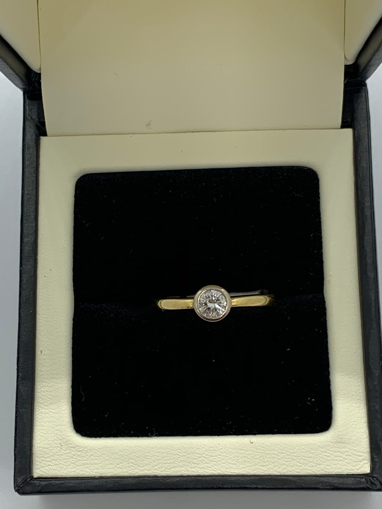 18ct single stone ring
