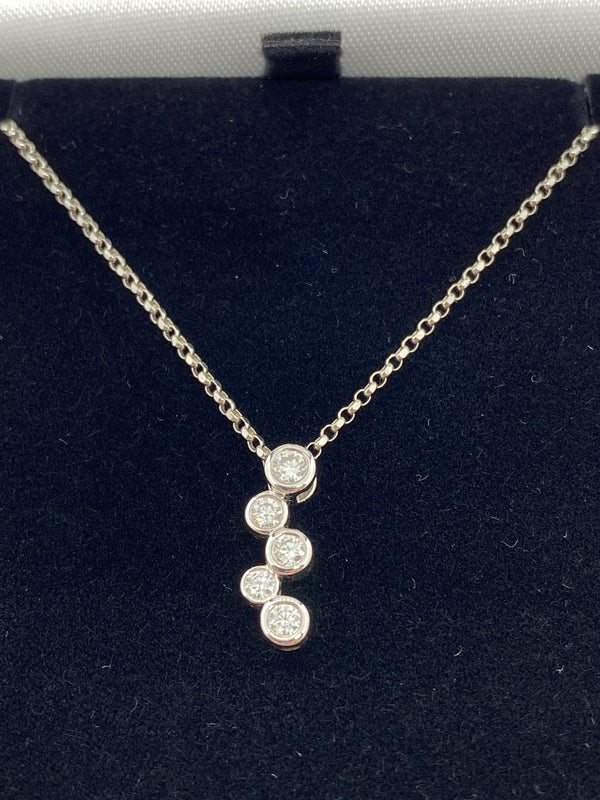 18ct white gold diamond pendant